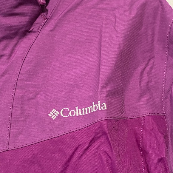 Columbia jacket with Omni heat and omni technology perfect for outdoors winter. - Picture 4 of 10